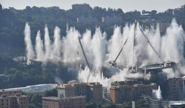 Ponte Morandi, a Genova avvenuta la demolizione delle pile 10 e 11